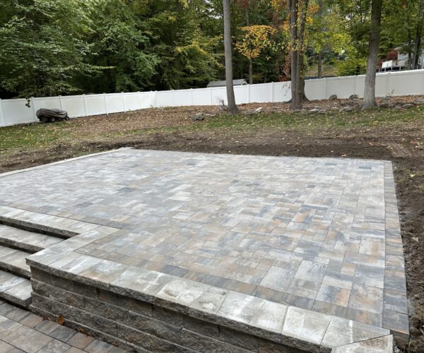 Nicolock Westchester Blend Patio with Techo-Bloc Champlain Grey Wall