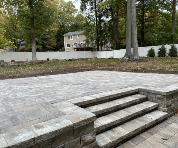 Nicolock Westchester Blend Patio with Techo-Bloc Champlain Grey Wall