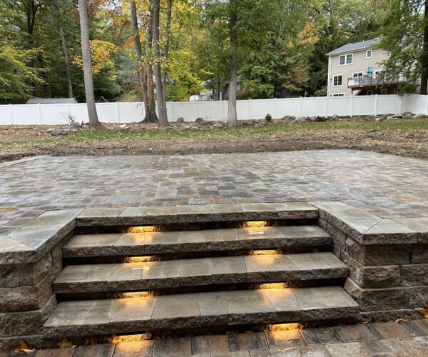 Nicolock Westchester Blend Patio with Techo-Bloc Champlain Grey Wall