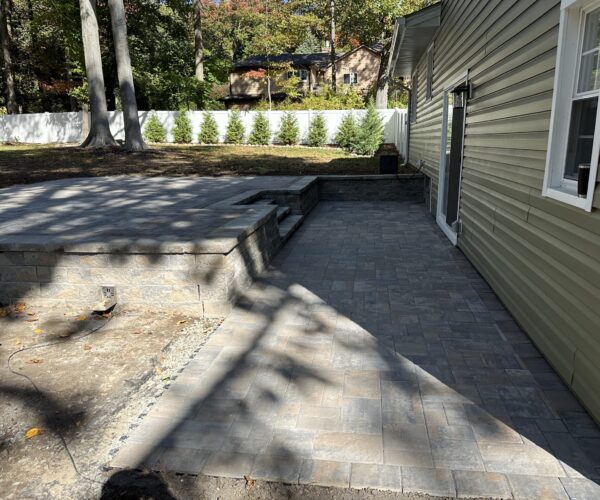 Nicolock Westchester Blend Patio with Techo-Bloc Champlain Grey Wall